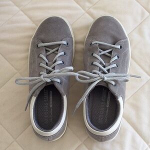 Sketchers Child’s Gray Sneakers 6.5